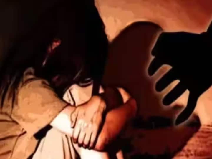 Gujarat Rape After Removing Dead Body Of Girl From Grave Police Search For Accused Gujarat Rape: हैवानियत की इंतहां! कब्र से निकाल कर डेढ़ साल की मासूम के शव के साथ रेप
