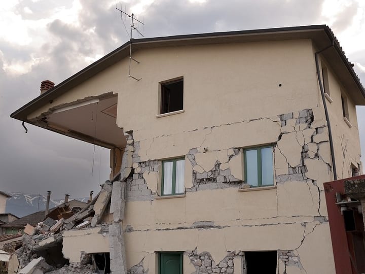 Earthquake In Turkiye 5-6 magnitude quake hits Turkey More Buildings Collapsed Turkiye Earthquake: भूकंप से फिर कांपा तुर्किए, 5.6 की तीव्रता के झटकों से गिरीं इमारतें, मचा कोहराम