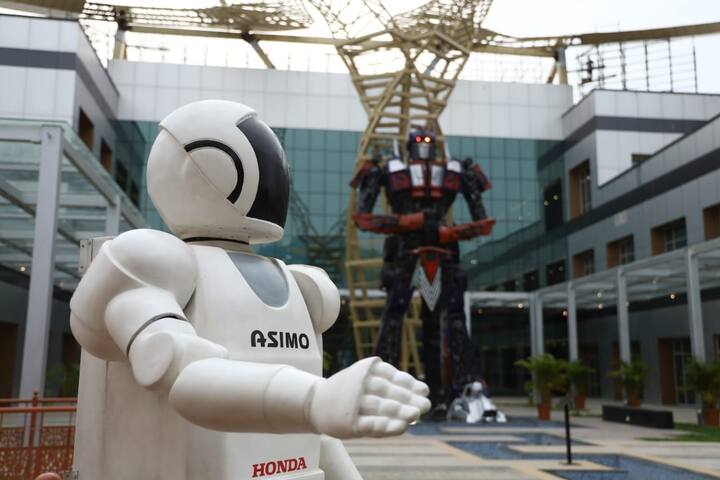 National Science Day 2023: ભારતના વડાપ્રધાન નરેન્દ્ર મોદી દ્વારા ૧૬ જૂલાઈ ૨૦૨૧ના રોજ ગુજરાત સાયન્સ સિટી ૨.૦નું ઉદ્ઘાટન કર્યા બાદ બહોળા પ્રમાણમાં સ્ટુડન્ટ્સ, શિક્ષકો અને સામાન્ય નાગરિકોએ સાયન્સ સિટીની મુલાકાત લીધી છે.