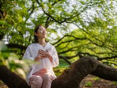 क्या है फॉरेस्ट बाथिंग और ग्रीन प्रिस्क्रिप्शन, जो अब तेजी से दुनियाभर में पांव पसार रही है