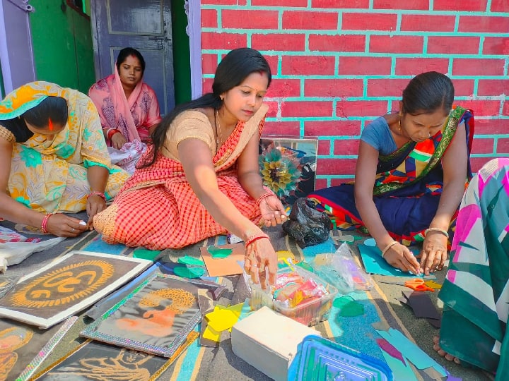 Deendayal Antyodaya Yojana Rashtriya Shayari Ajivika Mission Gaya Women Getting Benefits Making Sand Arts ann Gaya News: बिहार की महिलाएं इस योजना के तहत घर बैठे कर रहीं आमदनी, आप भी उठा सकते लाभ, पढ़ें काम की खबर