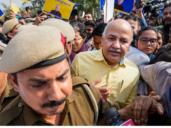 Delhi Liquor Scam Manish Sisodia Arrest CBI Delhi Excise Policy Scam AAP Deputy Chief Minister | Delhi Liquor Scam: दिल्ली शराब घोटाले में कब हुई पहली गिरफ्तारी, अब तक कितने अरेस्ट