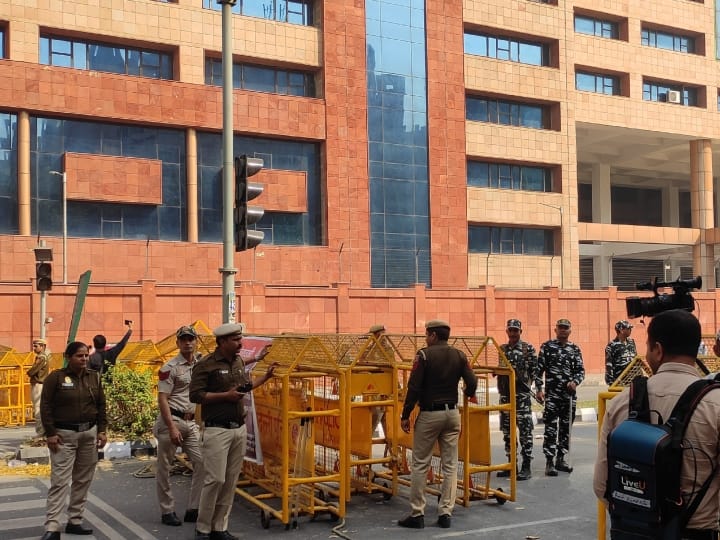 Manish Sisodia Arrested Tight security outside CBI Office After Deputy CM Manish Sisodia Arrest Ann Manish Sisodia Arrested: डिप्टी CM मनीष सिसोदिया की गिरफ्तारी के बाद CBI दफ्तर के बाहर कड़ी सुरक्षा, 4 लेयर में तैनात है सुरक्षाकर्मी