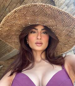 Palak Tiwari Photos: डीपनेक ड्रेस में क्लीवेज फ्लॉन्ट करती दिखीं पलक तिवारी, देखते ही रह जाएंगे श्वेता तिवारी की बेटी की  फोटोज़