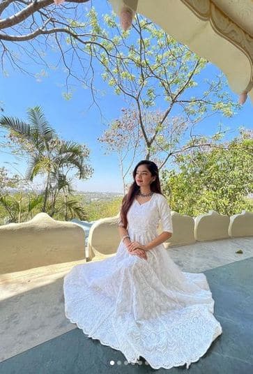 ਐਥਨਿਕ ਲੁੱਕ 'ਚ ਸ਼ਾਨਦਾਰ ਲੱਗ ਰਹੀ ਹੈ ਅਨੁਸ਼ਕਾ ਸੇਨ