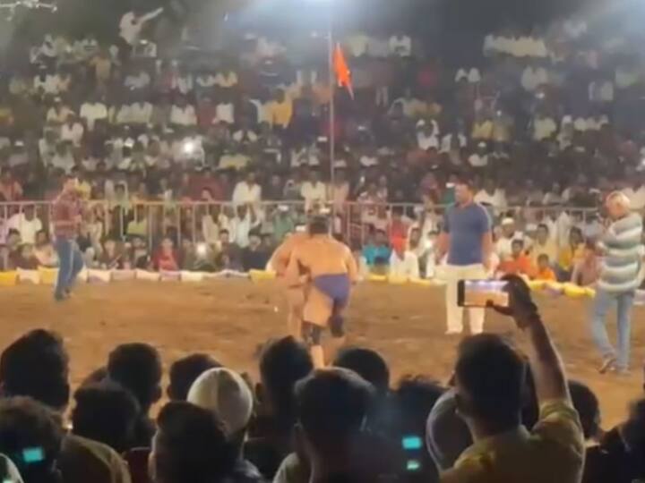 सांगलीत कृष्णा काठावर पार पडलेल्या कुस्ती मैदानामध्ये महान भारत केसरी सिकंदर शेखने  (Sikandar Shaikh) अवघ्या एक मिनिटात मैदान मारताना गोपी पंजाबला अस्मान दाखवले.