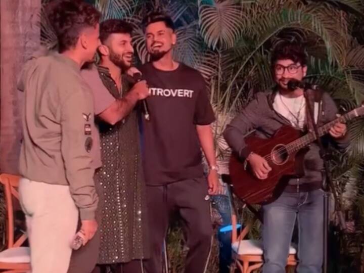 shreyas iyer sing a song at shardul thakur pre wedding function Video Viral Watch: शार्दुल ठाकुर के प्री-वेडिंग इवेंट में श्रेयस अय्यर ने दिखाया अपना सिंगिंग टैलेंट, वीडियो हुआ सोशल मीडिया पर वायरल