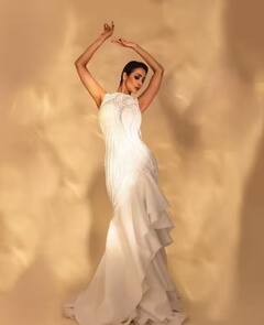 ਵਾਈਟ ਡਰੈੱਸ 'ਚ ਮਲਾਇਕਾ ਅਰੋੜਾ ਦਾ ਖੂਬਸੂਰਤ ਅੰਦਾਜ਼, ਪਾਰਟੀ 'ਚ ਕੈਰੀ ਕਰਨ ਲਈ ਇਕਦਮ ਪ੍ਰਫੈਕਟ