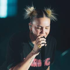 Anne-Marie: முதல் முறையாக இந்தியாவில் இசை நிகழ்ச்சி நடத்திய ஹாலிவுட் பாடகி..வைரலாகும் கலர் கலர் போட்டோஸ்!