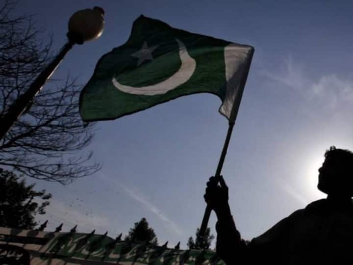 Pakistan Crisis: पाकिस्तान में आर्थिक तंगहाली से परेशान शख्स ने कहा- हम बम हैं कभी भी कहीं भी फट सकते हैं, वीडियो वायरल
