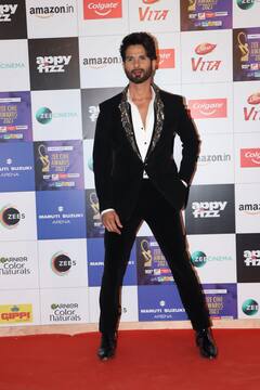 Zee Cinema Award 2023: अवॉर्ड नाइट में रेड कॉर्पेट पर आलिया भट्ट से लेकर कियारा तक ने लगाया ग्लैमर का तड़का