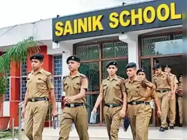 कैसे मिलता है सैनिक स्कूल में एडमिशन, जानिए कब निकलता फॉर्म और कितनी लगती है फीस How to get admission in Sainik School know when the form comes out and how much is the fee कैसे मिलता है सैनिक स्कूल में एडमिशन, जानिए कब निकलता फॉर्म और कितनी लगती है फीस