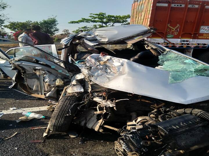 Nagpur Accident News: नागपूर अमरावती महामार्गावर कोंढाळीजवळ ट्रक आणि कारचा भीषण अपघात झाला आहे. या अपघातात दोघांचा जागीच मृत्यू झाला असून दोघे गंभीर जखमी झाले आहेत.