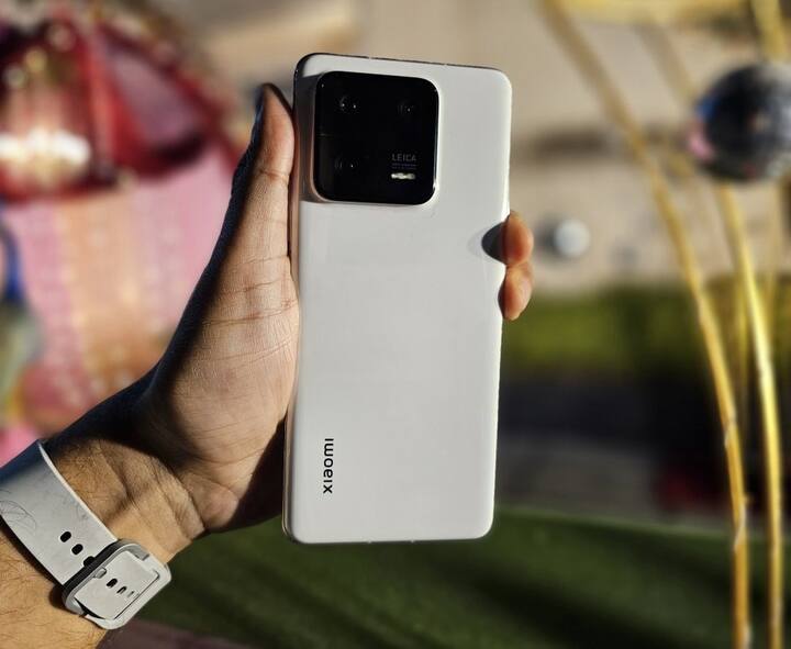 ভারতে শাওমি ১৩ প্রো ফোন লঞ্চ হয়েছে Ceramic Black এবং Ceramic White দু'টি রঙে। ১২ জিবি র‍্যাম এবং ২৫৬ জিবি ইন্টারনাল স্টোরেজ নিয়ে ভারতে লঞ্চ হয়েছে এই ফোন।