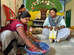 In Photos: छत्तीसगढ़ की महिलाओं की शानदार पहल, केमिकल मिले रंगों से मिलेगा छुटकारा, हर्बल गुलाल से खेलें होली