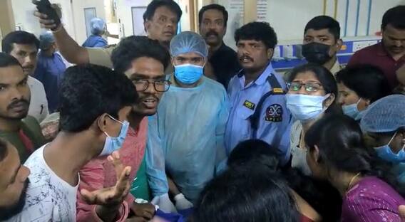 Warangal Medico Preethi Died | Tension at NIMS: మృతదేహం తరలింపులో తీవ్ర ఉద్రిక్తత