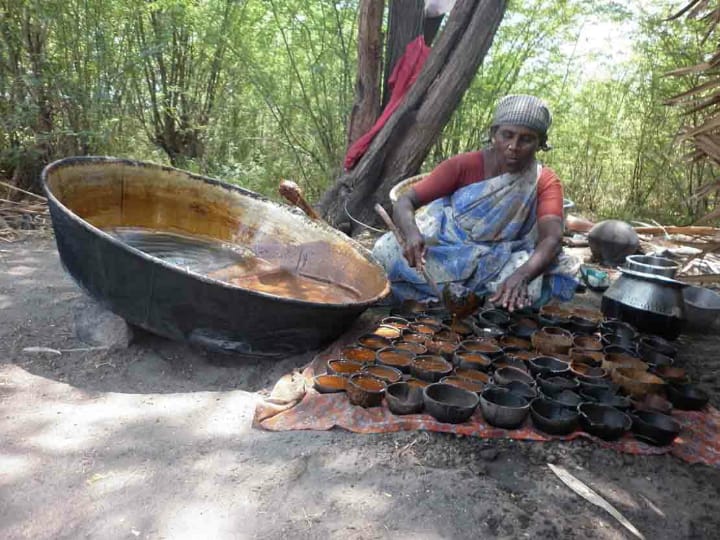 சீசனே தொடங்கல... பணம் கேட்டும், கருப்பட்டி கேட்டும் மிரட்டும் காவல்துறை - விவசாய சங்கத் தலைவர் வேதனை