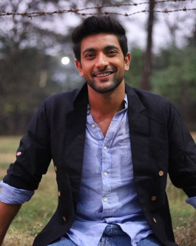 Dharampatni Ravi Aka Fahmaan Khan: ‘इमली’ में आर्यन बने फहमान खान का शो ‘धर्मपत्नी’ भी मोस्ट फेवरेट शोज में से एक बन गया है और इसका सबसे बड़ा श्रेय फहमान को जाता है. ‘इमली’ के बाद वह टीवी के फेवरेट एक्टर बन गए हैं.