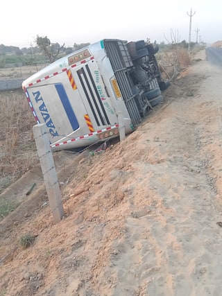Accident :સૌરાષ્ટ્રના પ્રવાસે જતી વિદ્યાર્થીની બસનો અકસ્માત, 8થી વધુ  વિદ્યાર્થીઓ ઇજાગ્રસ્ત