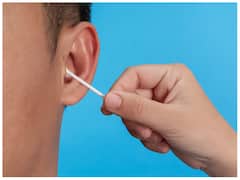 बहुत से लोग माचिस की तीली या हेयरपिन से कान साफ करते हैं, क्या ऐसा करना सेफ है?