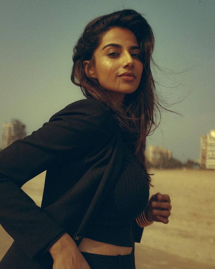 మీనాక్షి చౌదరి అందమైన ఫోటోలు -Image Credit: Meenakshi Chaudhary/Instagram