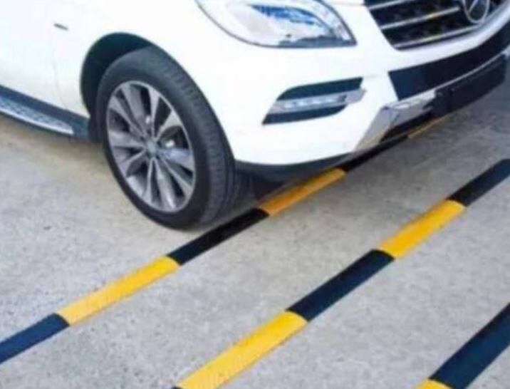 ਜਦੋਂ ਵੀ ਕੋਈ ਵਾਹਨ ਉਨ੍ਹਾਂ ਨੂੰ ਤੇਜ਼ ਰਫਤਾਰ ਨਾਲ ਟਕਰਾਉਂਦਾ ਹੈ, ਤਾਂ ਉਨ੍ਹਾਂ ਦੇ ਗੱਦੀ ਦੇ ਡਿਜ਼ਾਈਨ ਕਾਰਨ, ਉਹ ਕੁਚਲ ਜਾਂਦੇ ਹਨ ਅਤੇ ਹੇਠਾਂ ਧਾਤ ਦੀ ਪਲੇਟ ਸੜਕ ਨਾਲ ਟਕਰਾਉਣ 'ਤੇ ਉੱਚੀ ਆਵਾਜ਼ ਮਾਰਦੀ ਹੈ। ਅਜਿਹੇ 'ਚ ਕਾਰ 'ਚ ਬੈਠੇ ਵਿਅਕਤੀ ਨੂੰ ਲੱਗੇਗਾ ਕਿ ਕਾਰ 'ਚ ਕੋਈ ਭਾਰੀ ਨੁਕਸਾਨ ਹੋ ਗਿਆ ਹੈ।