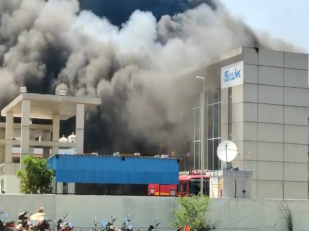 Tirupati district Renigunta major fire broke in Foxlink electric ...