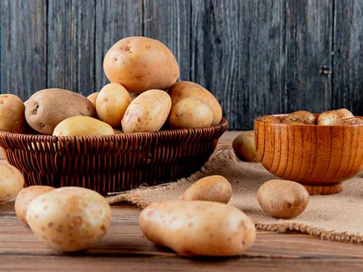 potato Cause Obesity And Weight Gain Know Real Truth From Nutritionist Potato Benefits: किसने कहा आपसे कि वजन बढ़ाते हैं आलू? पहले एक्सपर्ट से जान लीजिए पूरी सच्चाई