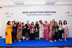 Photo: जी-20 परिषदेसाठी आलेल्या महिला सदस्या मस्जिदीत पोचल्या, पाहा फोटो