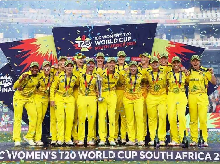womens t20 world cup 2023 champion australia team celebrations ice bucket on coach champagne trophy lifting Women's T20 WC: ਚੈਂਪੀਅਨ ਬਣਨ ਤੋਂ ਬਾਅਦ ਆਸਟ੍ਰੇਲੀਆ ਟੀਮ ਨੇ ਕੋਚ ਉੱਤੇ ਹੀ...! ਵੇਖੋ ਵੀਡੀਓ