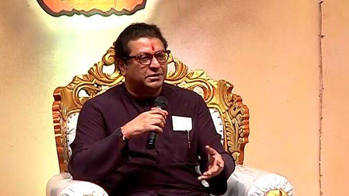 महाराष्ट्रातील राजकीय स्थितीवरही राज ठाकरेंनी भाष्य केलं. आत्ताची महाराष्ट्रातली राजकीय स्थिती पाहाता मतदारांना काही किंमत आहे असं मला काही वाटतच नाही.