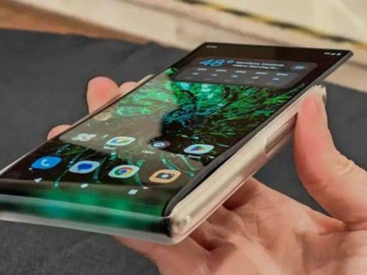 Motorola Rizr Rollable Concept Smartphone Launch At MWC 2023 Know Full Display Detail सैमसंग के फोल्डेबल फोन के बाद, ये कंपनी ला रही रोल होने वाला फोन, 5 इंच से डिस्प्ले 6.5 इंच हो जाएगी