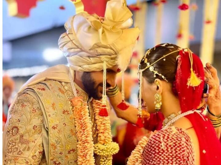 Shardul Thakur gets married to Mittali Parulkar in a grand wedding Shardul Thakur Wedding : शार्दुल ठाकूर अडकला लग्नाच्या बेडीत, मित्ताली परुळकरसोबत बांधली लगिनगाठ