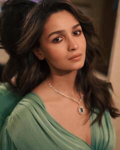 Alia Bhatt: సీ గ్రీన్ డ్రెస్సులో ఆర్ఆర్ఆర్ బ్యూటీ ఆలియా