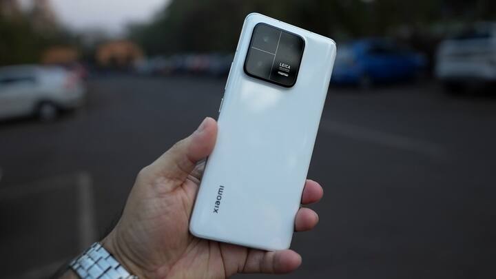 শাওমি ১৩ প্রো ফোনে রয়েছে ৬.৭৩ ইঞ্চির 2K OLED ডিসপ্লে যেখানে Dolby Vision এবং HDR10+ সাপোর্ট পাওয়া যাবে। এই ডিসপ্লের রিফ্রেশ রেট ১২০ হার্টজ।