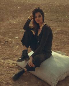 Meenakshi Chaudhary: చక్కనమ్మ చిక్కినా అందమే, మెరుపుతీగలా మారిన మీనాక్షి