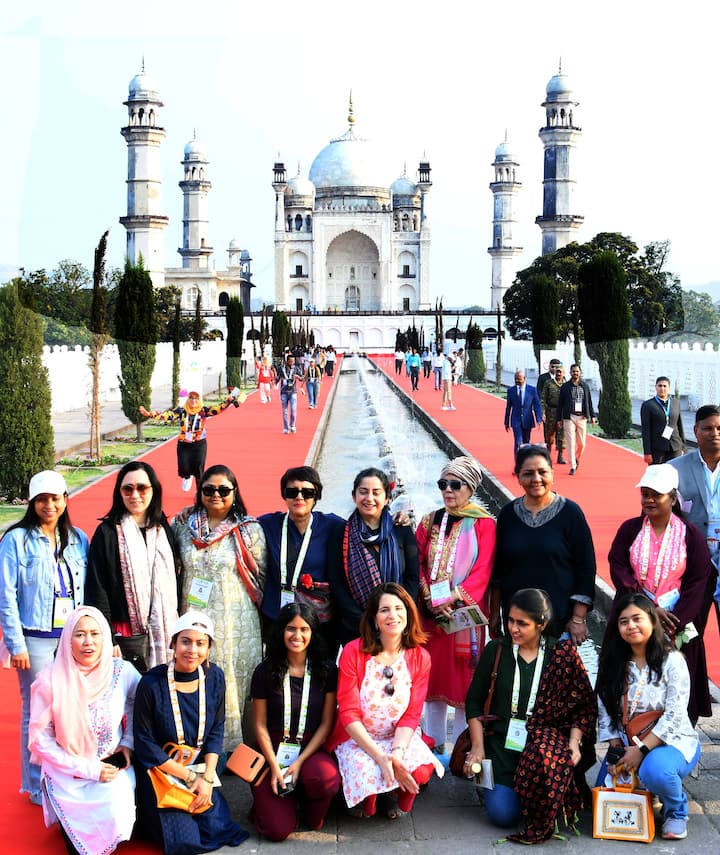 यावेळी बीबी का मकबरा पाहून जी 20 परिषदेचे शिष्टमंडळ भारावून गेले