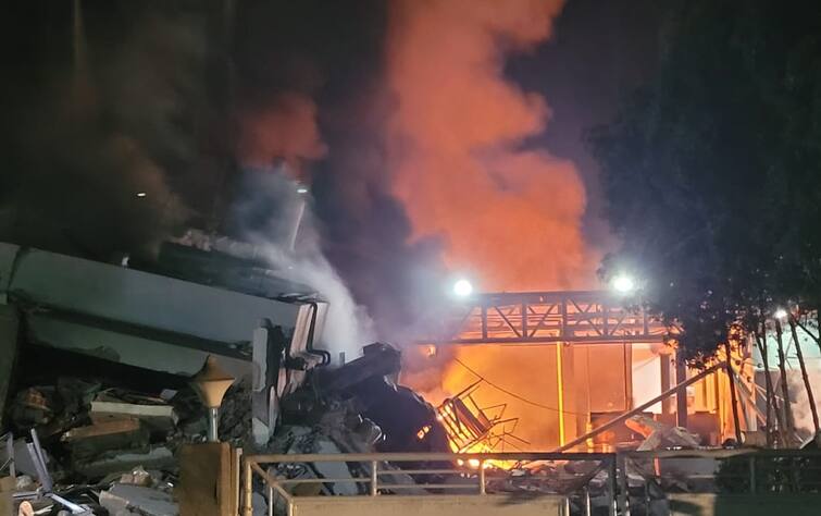 Valsad: Massive fire in Valsad petrochemical company, 3 dead Valsad: વલસાડના પેટ્રોકેમિકલ કંપનીમાં વિસ્ફોટ બાદ ભીષણ આગ, 3 લોકોના મોત