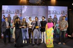 Gulmohar: મનોજ બાજપેયીએ શર્મિલા ટાગોર સાથે રમી ફૂલોની હોળી, જુઓ આકર્ષક તસવીરો