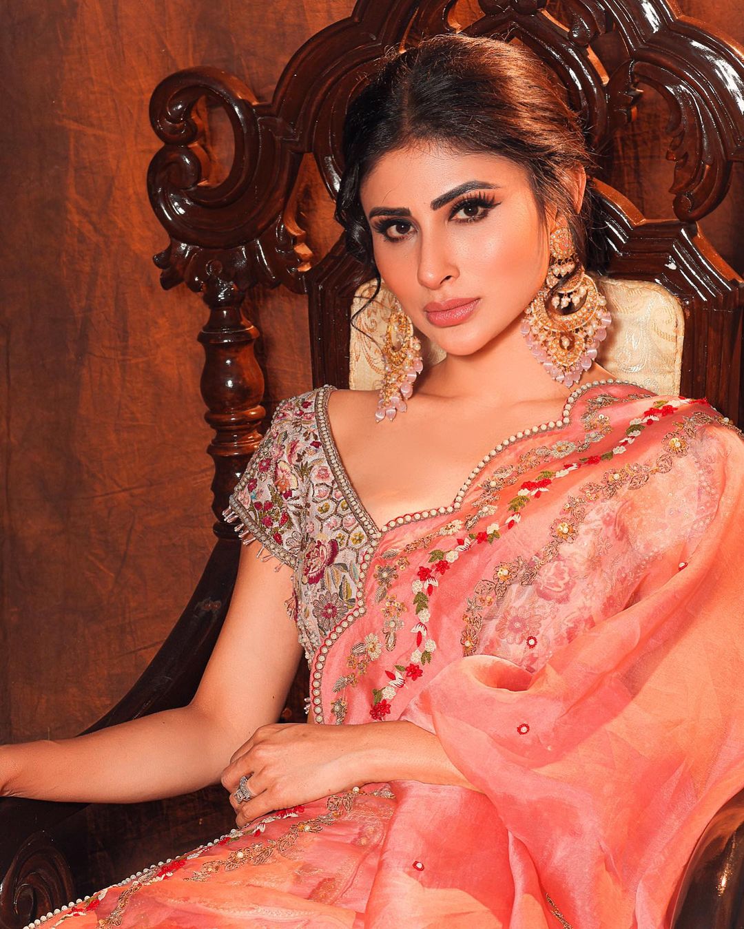 Mouni Roy in lehenga: खूबसूरत लहंगे में मौनी रॉय ने चलाया जादू, बंगाली नव  वर्ष की दी शुभकामना, Mouni Roy shares a photo in beautiful lehenga wishes  fans on Bengali New Year