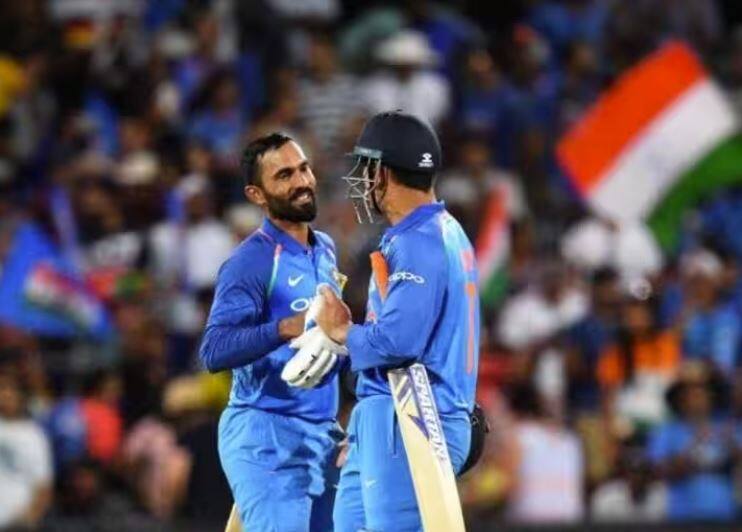dinesh karthik revels how dhoni replaced him in all three formats- ਤਿੰਨਾਂ ਫਾਰਮੈਟਾਂ 'ਚ ਧੋਨੀ ਨੇ ਲਈ ਮੇਰੀ ਜਗ੍ਹਾ', 18 ਸਾਲ ਬਾਅਦ ਸਟਾਰ ਭਾਰਤੀ ਕ੍ਰਿਕਟਰ ਨੇ ਜਤਾਇਆ ਆਪਣਾ ਦਰਦ