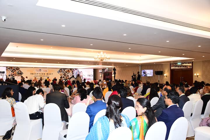 ‘हवामानानुसार कृतीत बदल घडवणाऱ्या महिलांची भूमिका’ या विषयावरील दुसऱ्या सत्रात जागतिक स्तरावर धोरण आखताना लिंगभेद करू नये हे अधोरेखित करण्यात आले.