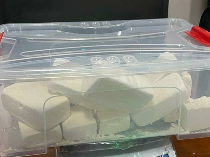 Maharashtra: साबुन में छिपाकर लायी जा रही थी 25 करोड़ रुपये की कोकीन, DRI ने मुंबई एयरपोर्ट से किया गिरफ्तार Directorate of revenue intelligence mumbai confiscated2.58 kg of Cocaine value of Rs 25 crore a Passenger from Addis Ababa ann Maharashtra: साबुन में छिपाकर लायी जा रही थी 25 करोड़ रुपये की कोकीन, DRI ने मुंबई एयरपोर्ट से किया गिरफ्तार