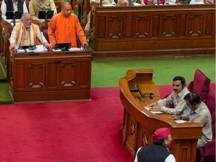 तू-तड़ाक, गाड़ी पलट भी सकती है… ‘फोटो तो योगी के साथ भी है’, अखिलेश और सीएम के बीच नोक झोंक