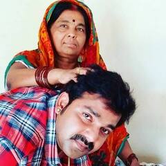 जब बेटे Pawan Singh को फिल्म में दर्द में तड़पता देख उनकी मां हो गई थीं बेहोश, खून में लथपथ हो रखे थे एक्टर