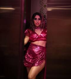 Neha Bhasin: રેડ ડ્રેસમાં નેહા ભસીનનો હોટ અંદાજ વાયરલ, જુઓ તસવીરો