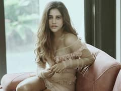 Nabha Natesh: సోఫాలో ఇస్మార్ట్ బ్యూటీ సోకుల విందు