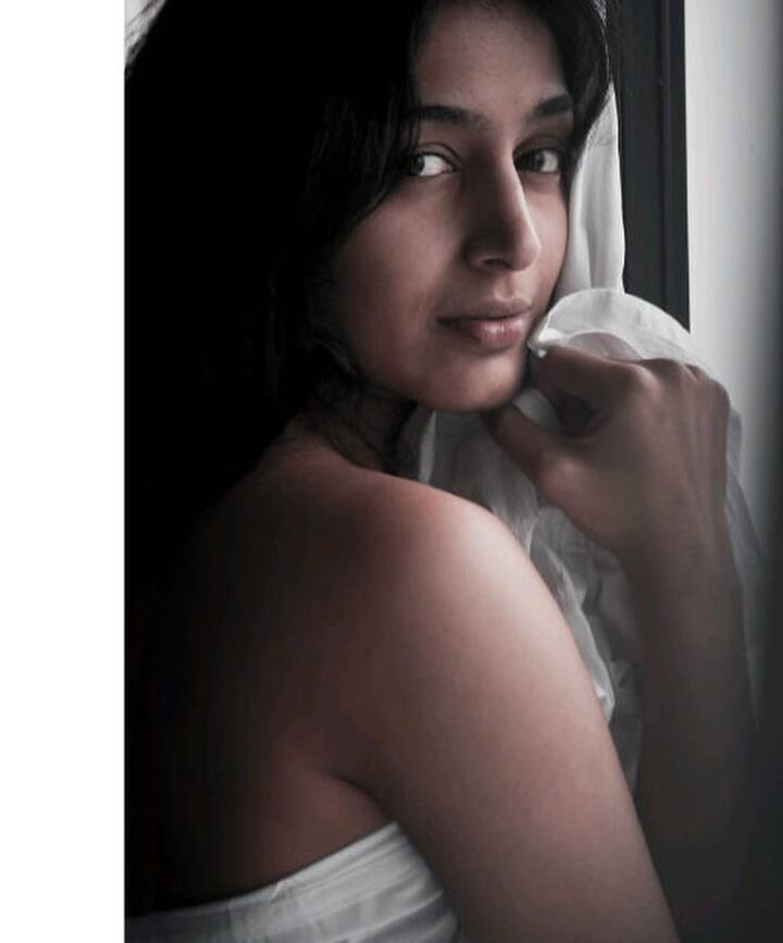 2003ஆம் ஆண்டு வெளியான சீனு வசந்தி லட்சுமி என்ற தெலுங்கி படம் மூலம் சினிமாவில் அறிமுகமானார்.