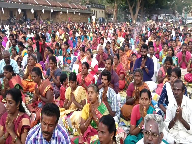 Mayiladuthurai news Pooja at Mayiladuthurai for long life of husband TNN கணவன் - மனைவி இடையே  ஒற்றுமை அதிகரிக்க வேண்டி ஸ்ரீசத்ய நாராயண சுமங்கலி பூஜை