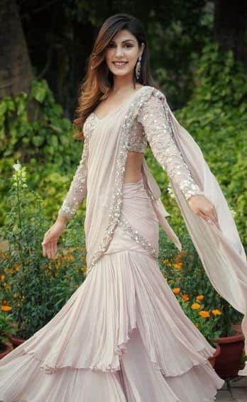 ਕਰੋੜਾਂ ਦੀ ਮਾਲਕਣ ਹੈ ਰਿਆ ਚੱਕਰਵਰਤੀ